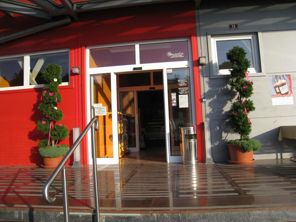 Hotel Galaksija Trebnje Exteriör bild