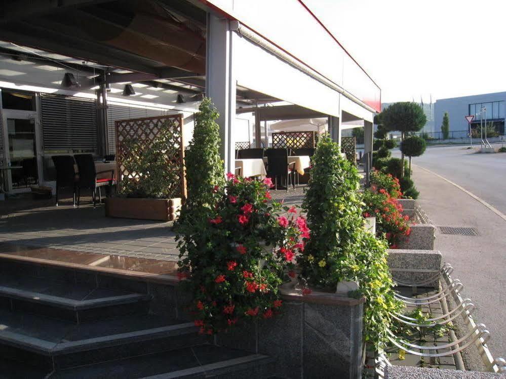Hotel Galaksija Trebnje Exteriör bild